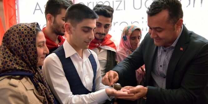 Antalya’da asker adaylarına kına yakıldı