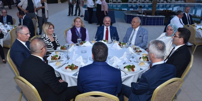 Başkan Kocamaz’dan Vali Çakacak’a veda yemeği
