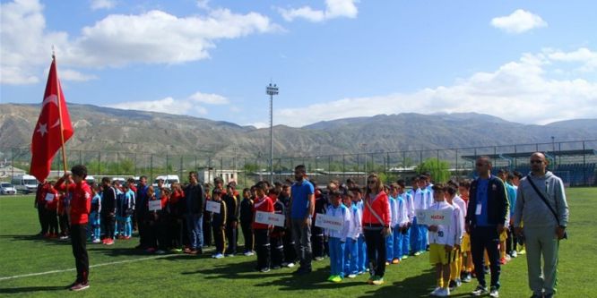 Okul sporları futbol yarı final müsabakaları başladı