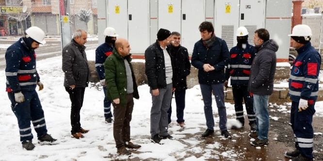 Dicle Elektrik’te kış mesaisi devam ediyor