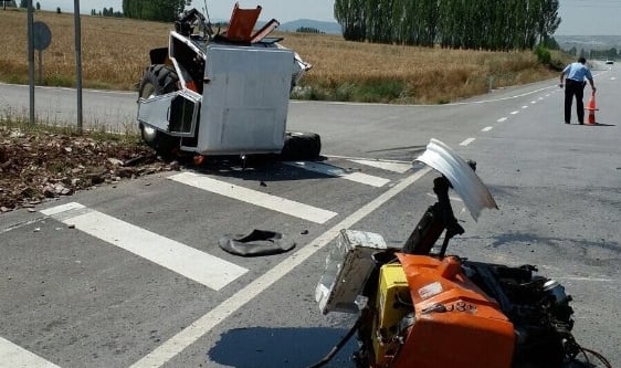 Çavdarhisar’da trafik kazası: 3 yaralı