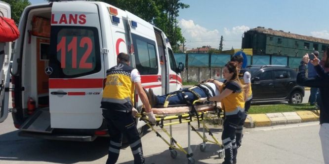 Önünde giden otomobile çarptı: 2 yaralı