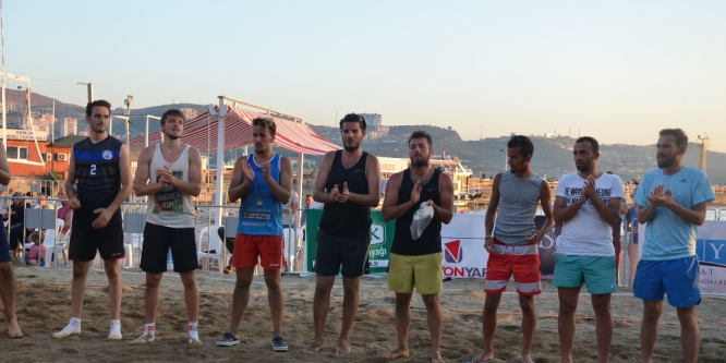 Plaj voleybolu turnuvasında ödüller sahiplerini buldu