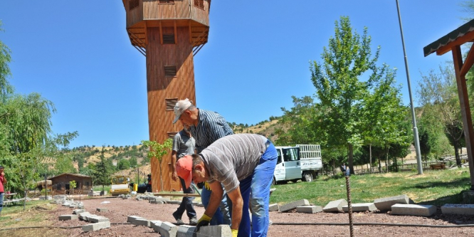 Doğa Parkında kaldırım çalışması