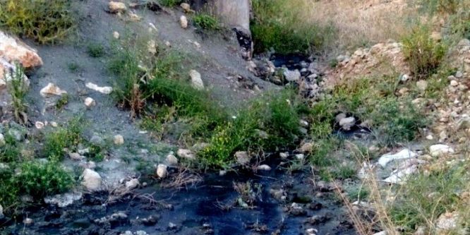 Açıktan akan kanalizasyon tehlike saçıyor
