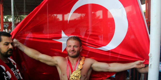 İsmail Balaban altın kemeri taktı