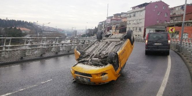 Taksi, bariyerlere çarparak takla attı!