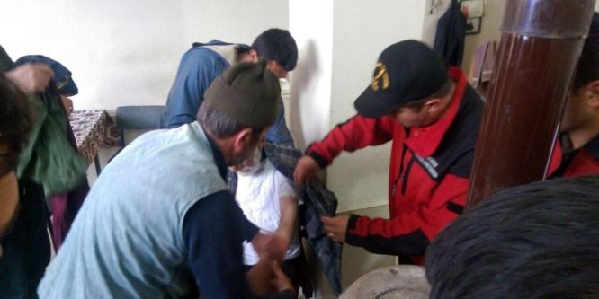 Ormanlık alanda kaybolan yaşlı adamı jandarma buldu