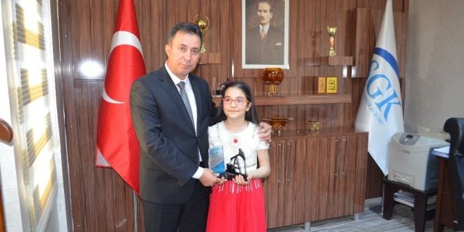Anı yarışmasında dereceye giren öğrencilere plaket verildi