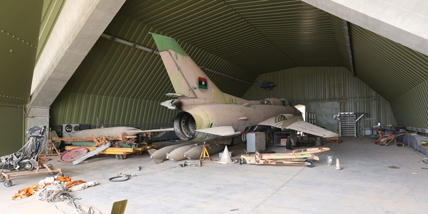 AA muhabirleri, darbeci Hafter'den kurtarılan Vatiyye Hava Üssü'nü görüntüledi