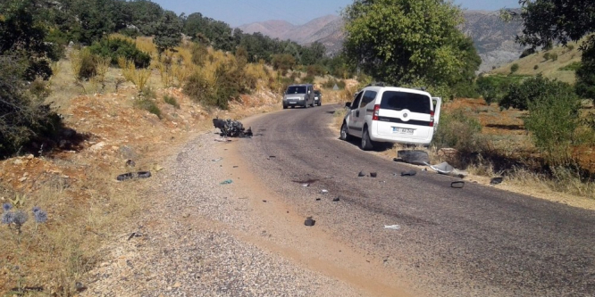 Hafif ticari araç ile motosiklet çarpıştı: 1 ölü