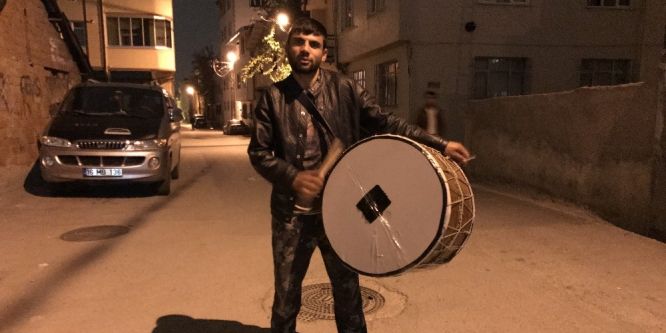 Davulcular sahurda iş başı yaptı
