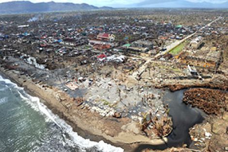 AA ekibi, Tacloban’da felaketi havadan görüntüledi