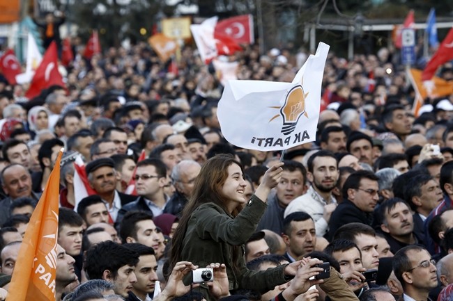 Paralel Örgüt CHP ve MHP'yi teslim aldı