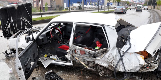 Zonguldak'ta otomobil devrildi: 4 yaralı