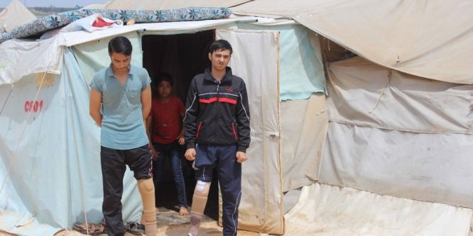 ikizlerin protez bacak sevinci