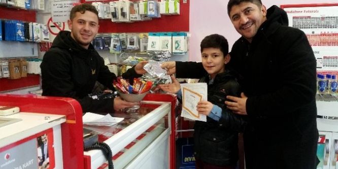 Esnaftan başarılı öğrencilere hediye