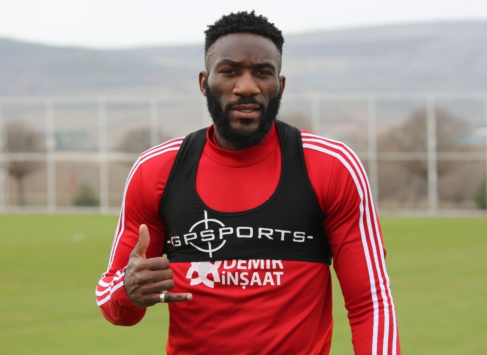 Aaron Appindangoye: “Şampiyonluk şansımız var” 