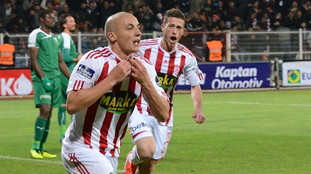 Aatif Chahechouhe için devler yarışıyor