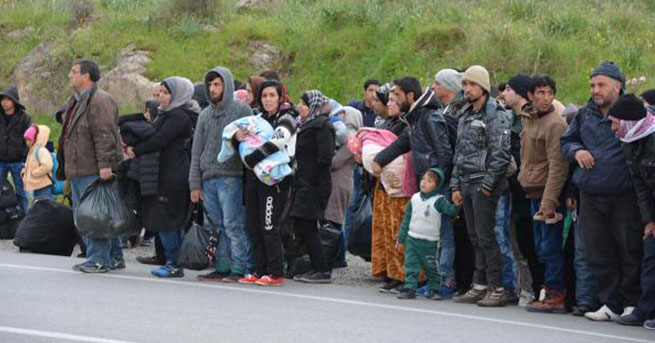 AB ile anlaşma sonrası denetimler arttı, 320 göçmen yakalandı