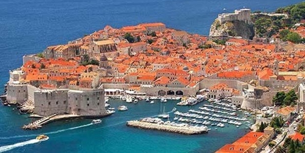 AB üyeliği için Sırbistan'a 'yargılanma' koşulu