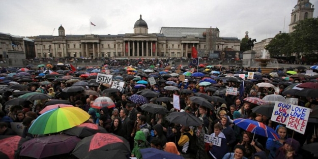 İngilizler bin pişman! Sokağa döküldüler