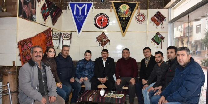 Türkmen Derneği’ni ziyaret etti