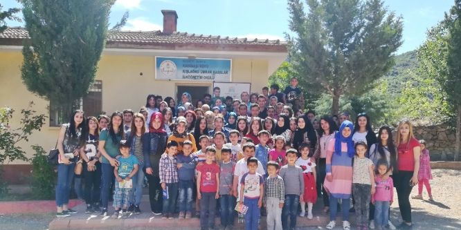 Üniversite öğrencileri ilköğretim okulunda bakım ve onarım yaptı