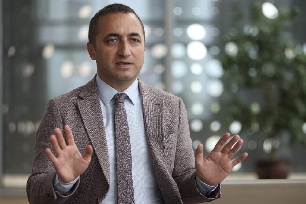 ABB Meclisi MHP Grup Başkanvekili Ilıkan’dan apartman görevlileri için Büyükşehir’e çağrı 