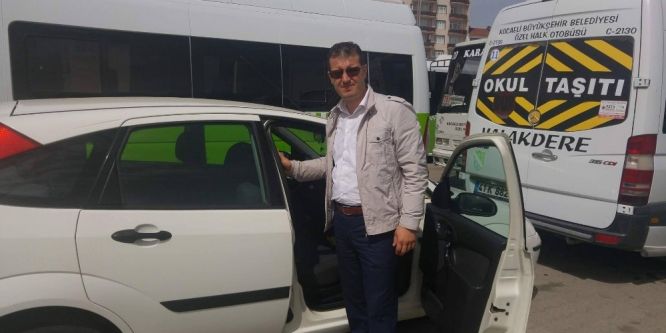Otomobilin içinde çıkan yılan paniğe yol açtı