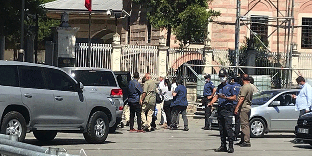 ABD'li isim Ayasofya Camii'ni ziyaret etti