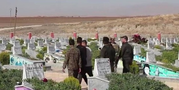 ABD askerleri PKK mezarlığını ziyaret etti