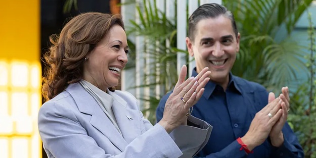 ABD Başkan Yardımcısı Harris’ten o şarkıya tempo! Anlamını öğrenince alkışlamayı kesti