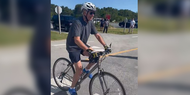 Trump'ın diline düşecek! Biden bu kez de bisikletten düştü