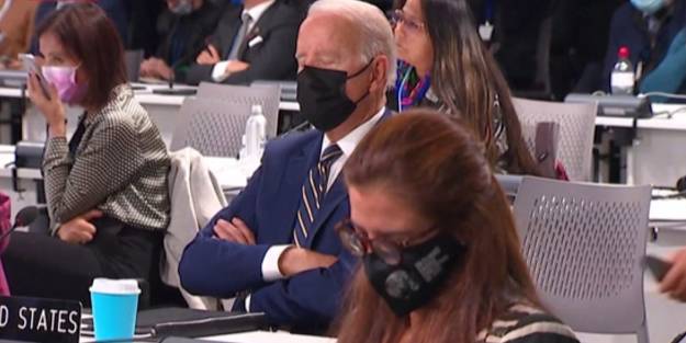 ABD Başkanı Biden konferansta uyukladı sosyal medyada gündem oldu!