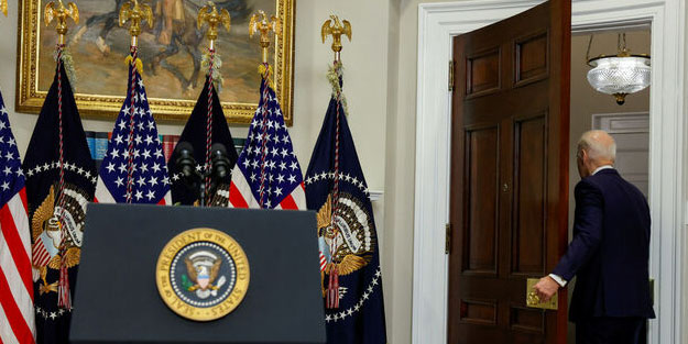 ABD Başkanı Biden, soruyu duyunca sessizce sıvıştı