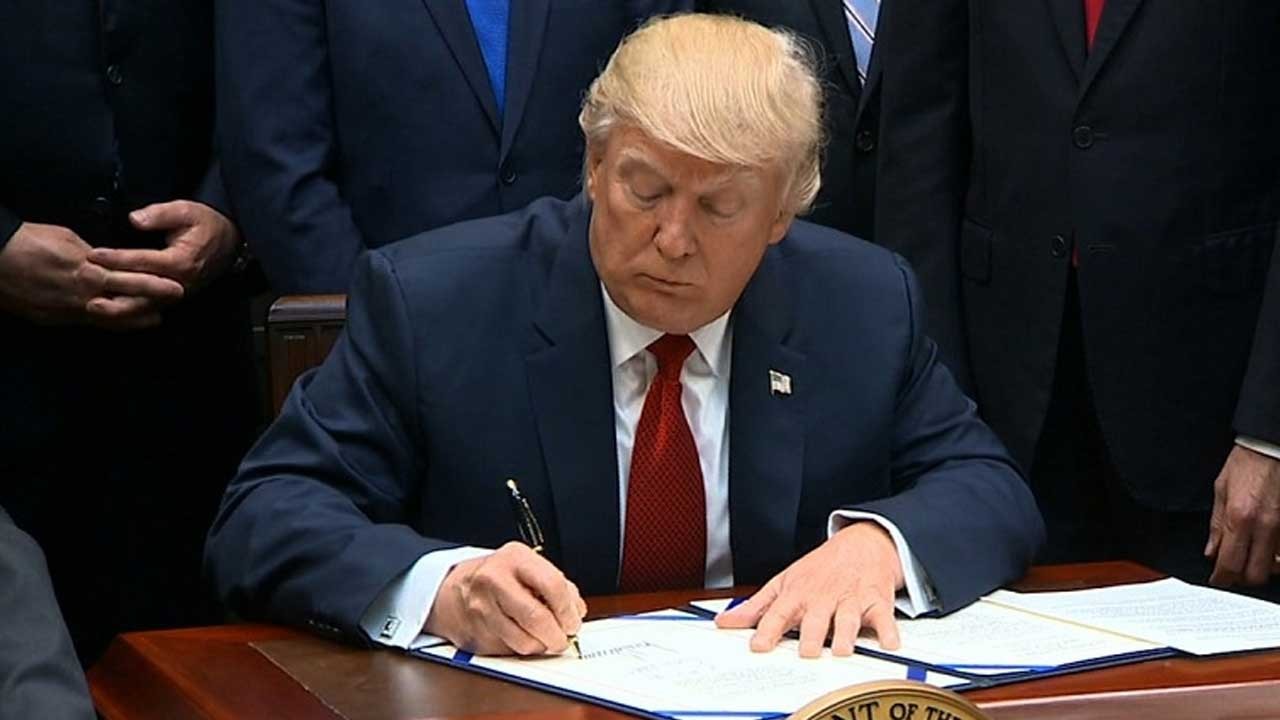 ABD Başkanı Trump'ın imzası banknotlarda yer alacak