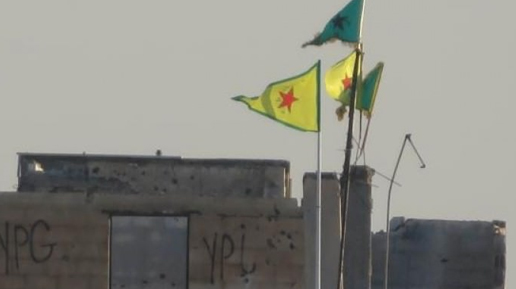 ABD bayraklarını indirildi! Tel Abyad'a PYD/YPG flamaları asıldı