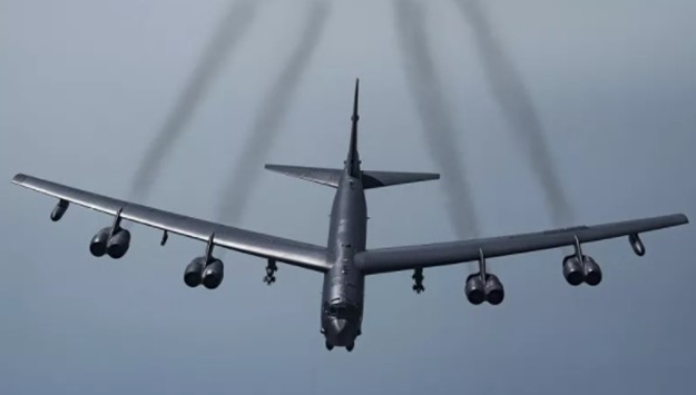 ABD bombardıman uçağı B-52 harekete geçti