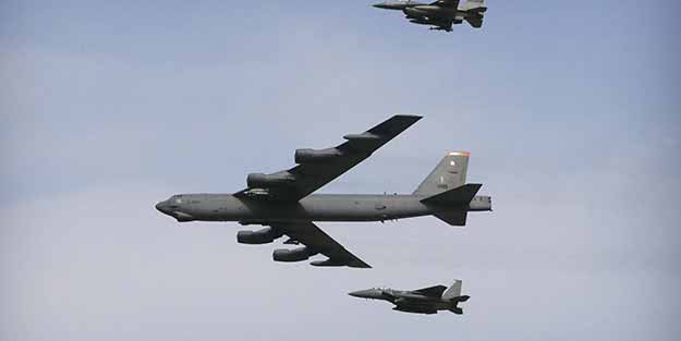 ABD bombardıman uçakları Rusya sınırında