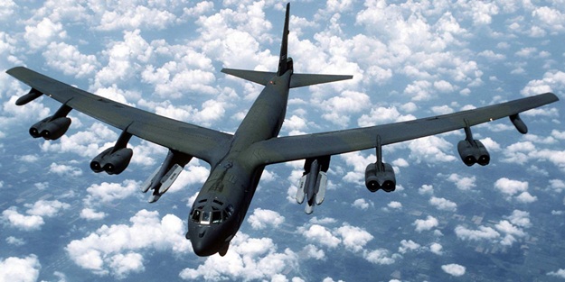 ABD bombardıman uçaklarından devriye uçuşu!