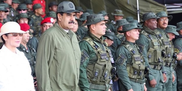 ABD bunu da yaptı! Venezuela askerlerini satın almak için bakın kaç dolar vaadettiler!