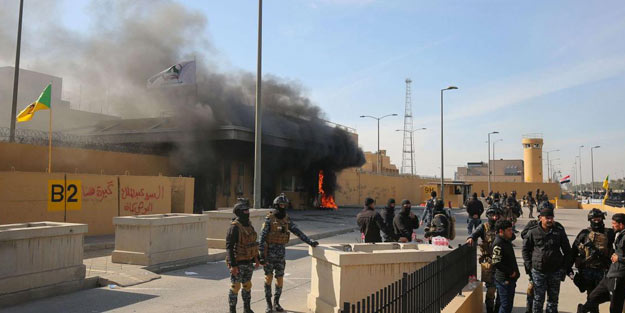 Irak’ın başkenti Bağdat’ta ABD Büyükelçiliği yakınlarına 2 füze atıldığı açıklandı.