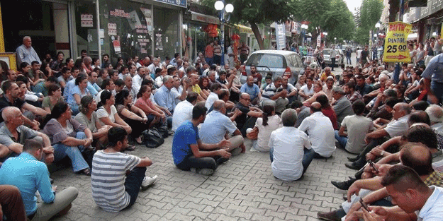 ABD Büyükelçisi'nin sır ziyareti sonrası yasaklandı