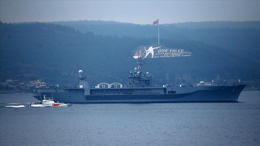 ABD donanmasına ait savaş gemisi Çanakkale Boğazı'ndan geçti