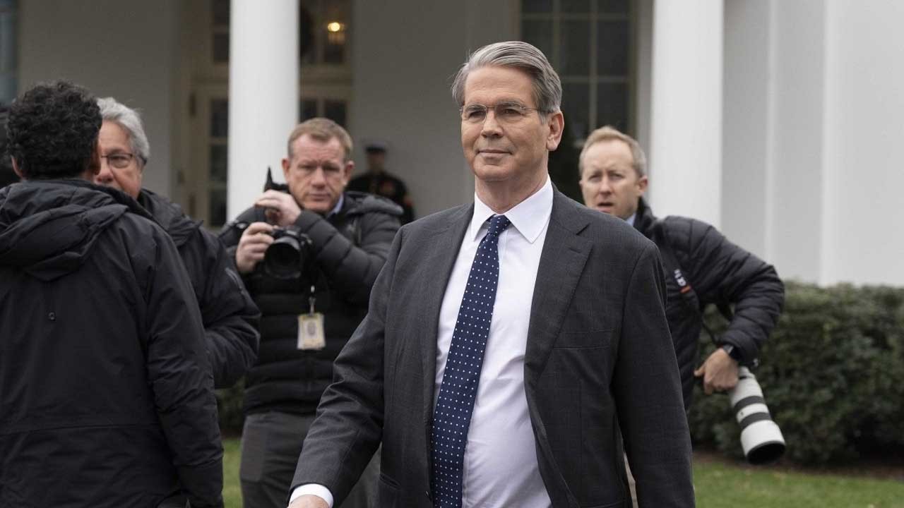 ABD Hazine Bakanı Scott Bessent'ten olay iddia: İran liderleri deliler gibi para aktarıyor