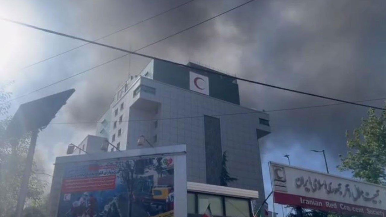 ABD-İsrail Tahran'daki Kızılay binası ile hastaneleri vurmaya başladı
