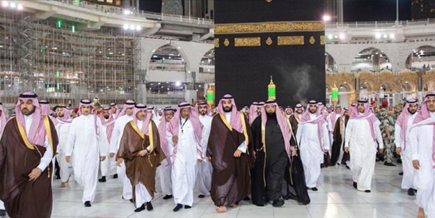 ABD kuklası bin Selman Kabe'nin çatısına çıktı