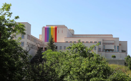 ABD Müslüman mahallesinde salyangoz satmaya devam ediyor LGBT terörüne bir destek daha! ABD İstanbul Başkonsolosluğu'nda skandal görüntü
