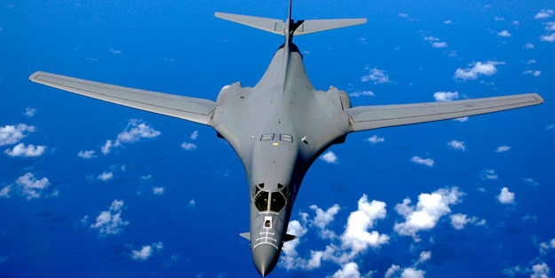 ABD o ülkeye 2 bombardıman uçağını gönderdi